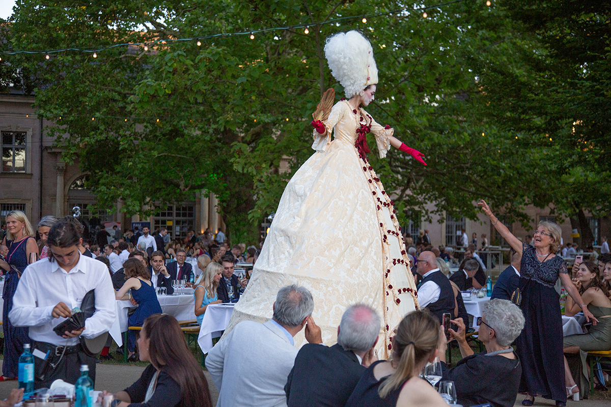 Flanieren, tanzen und genießen beim 70. Schlossgartenfest in Erlangen