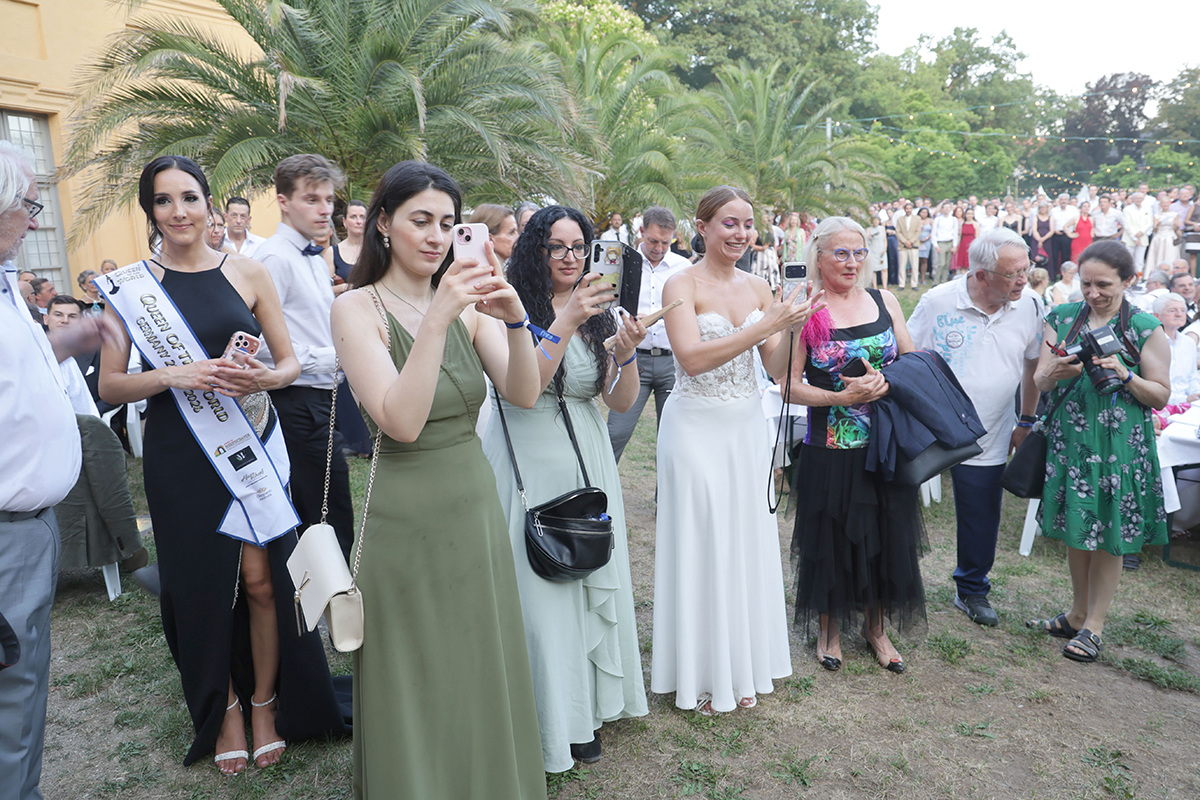 FAU Schlossgartenfest 2026, dem schönsten und einem der größten Sommergartenfesten in Europa.
